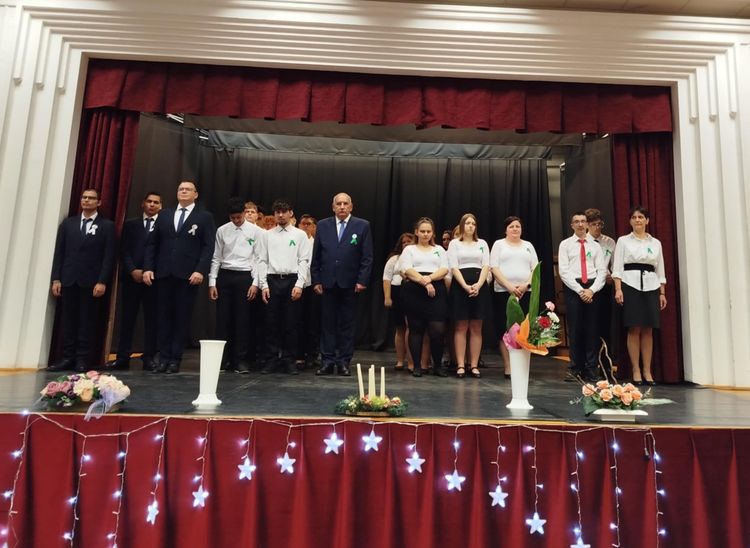 Szalagtűző ünnepség